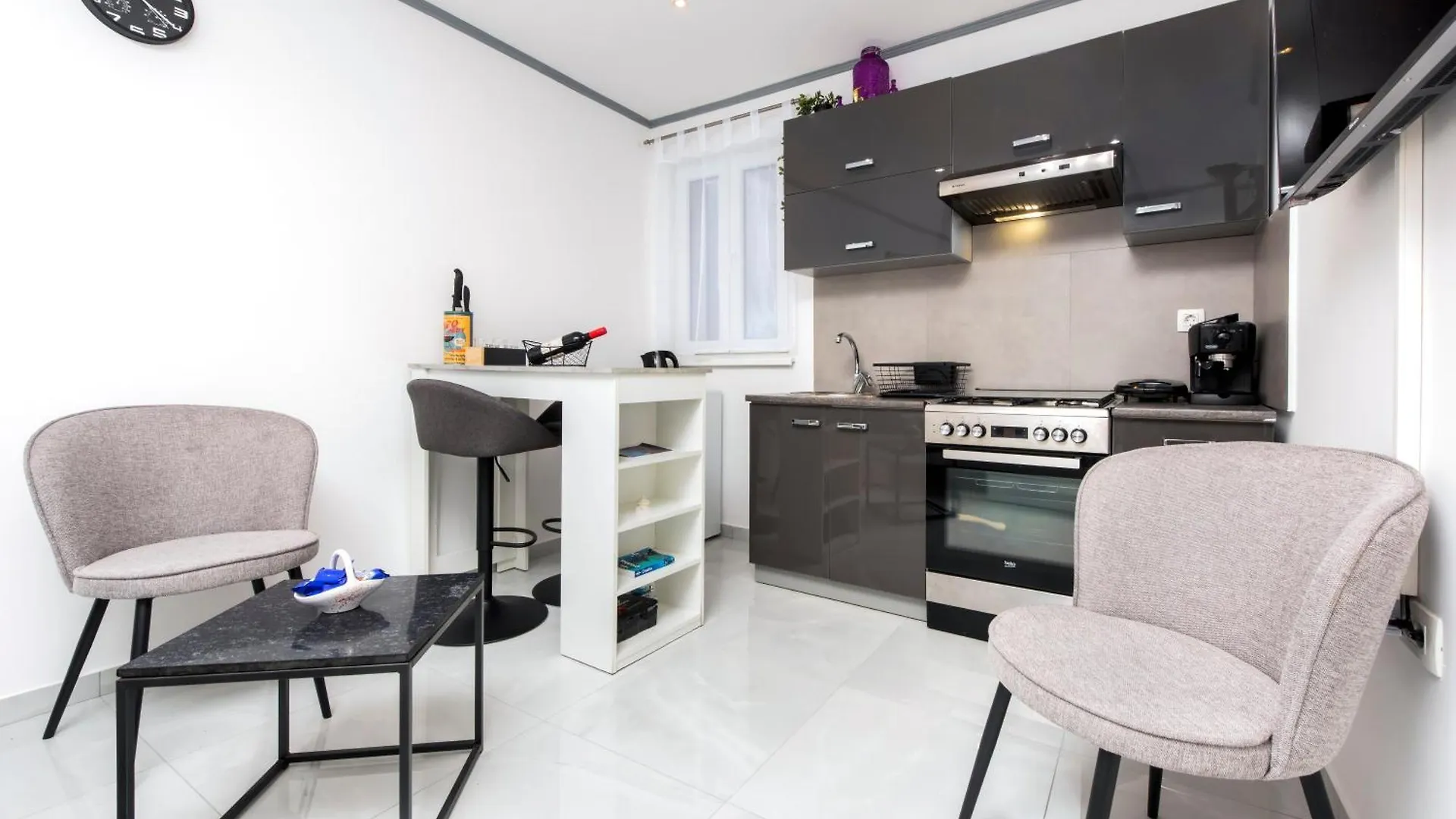 Apartment Leo location